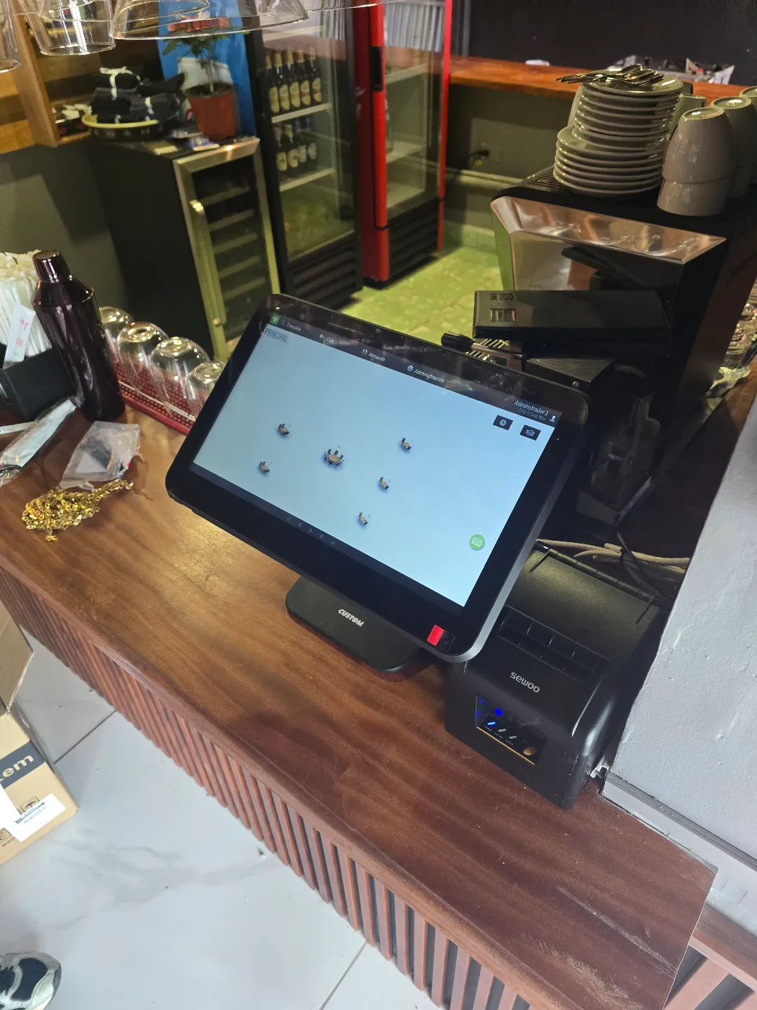 Punto de venta instalado en el mostrador de un negocio en Chiriquí